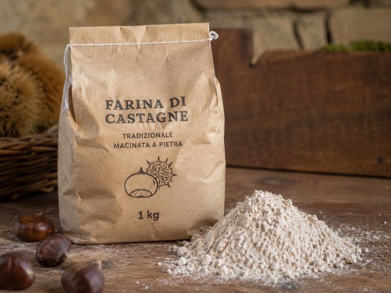 Sacchetto da 1 kg di farina di castagne tradizionale macinata a pietra